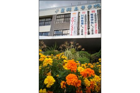 ドローン懸垂幕