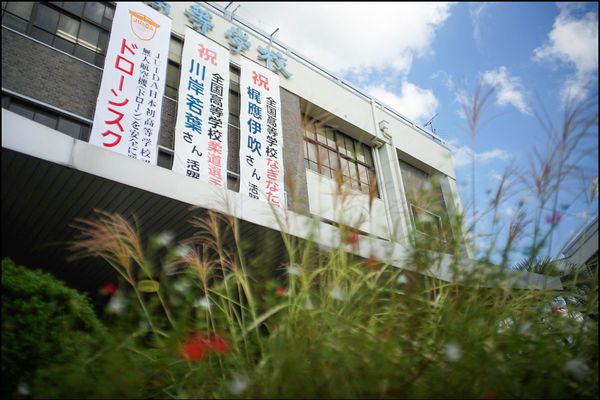 ドローン懸垂幕